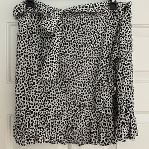 NWT Express Mini Skirt Black and Ivory Size 10